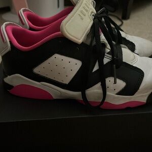 Girls Jordan’s 6 retro low size 1.5